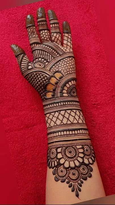 Charming Arabic Mehndi Design #39