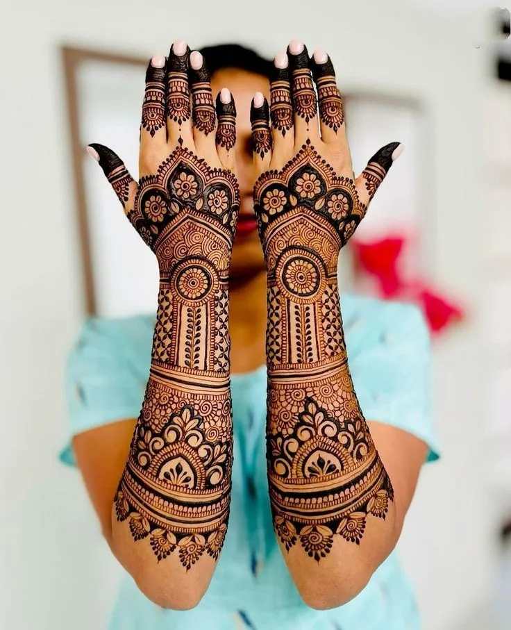 Classic Bridal Mehndi Design #12