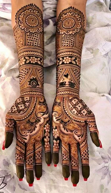 Graceful Bridal Mehndi Design #17