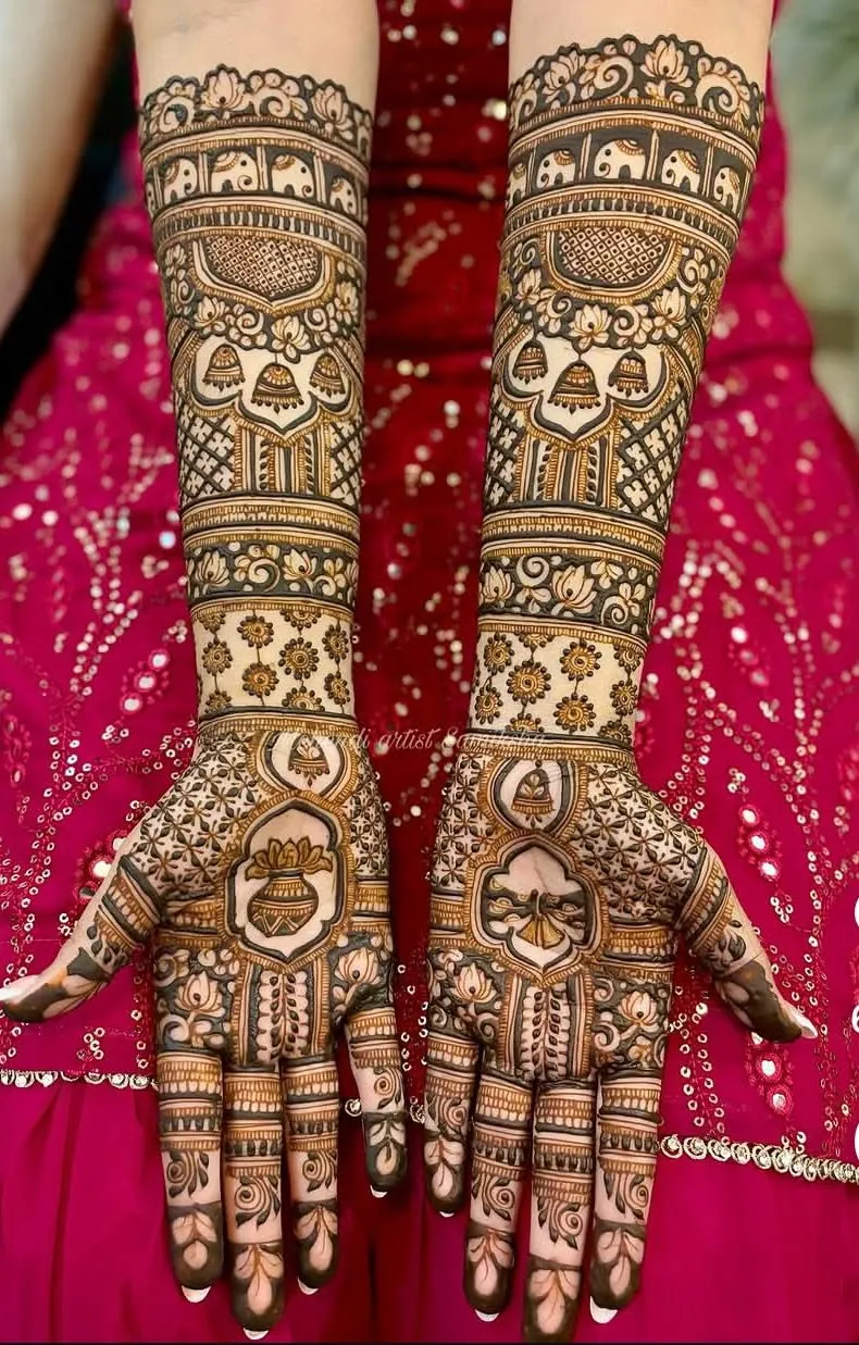 Trendy Bridal Mehndi Design #36