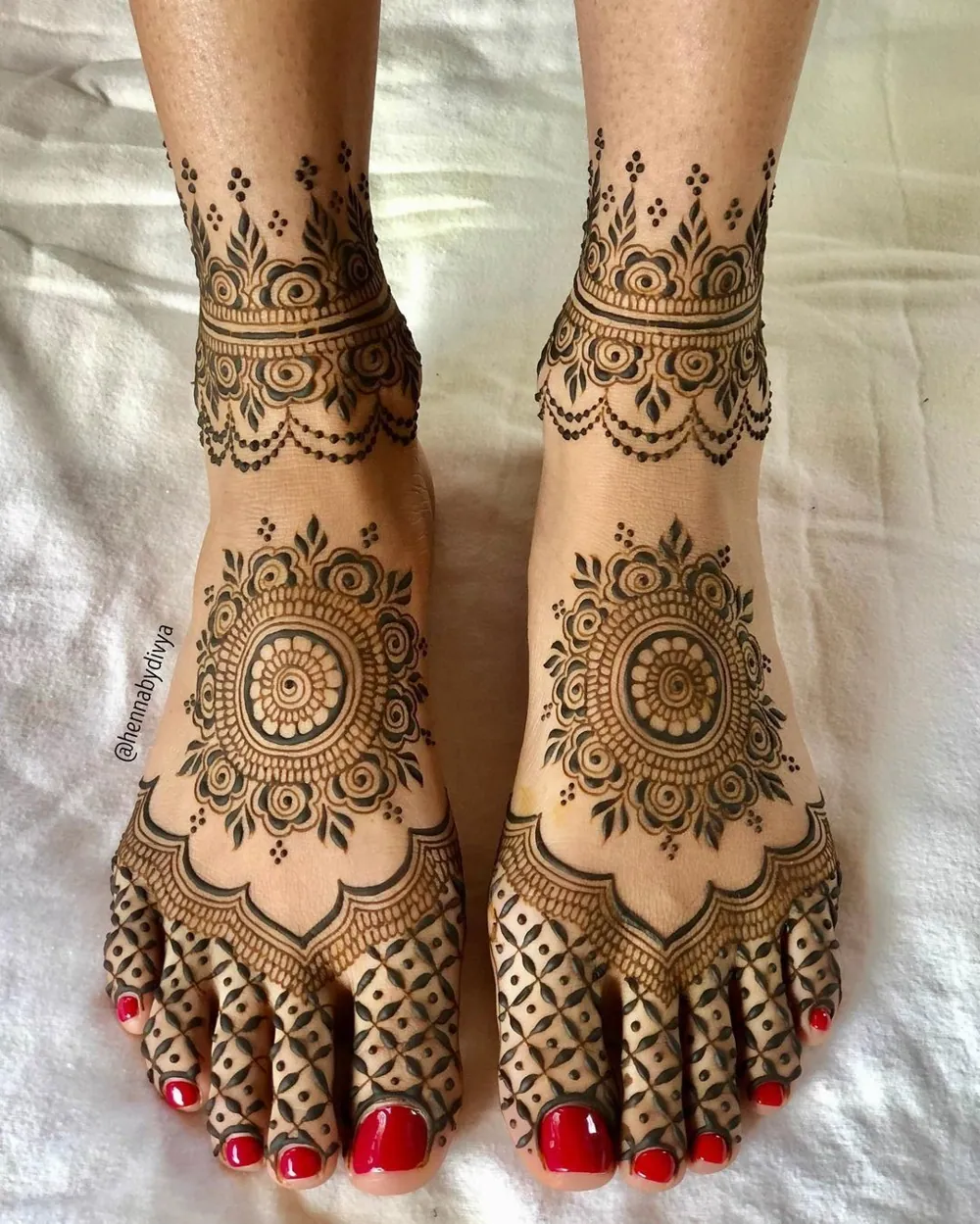 Beautiful Feet Mehndi Design #44