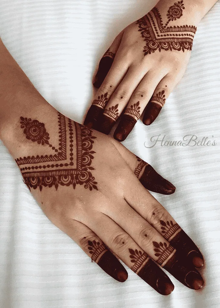 Trendy Finger Mehndi Design #46