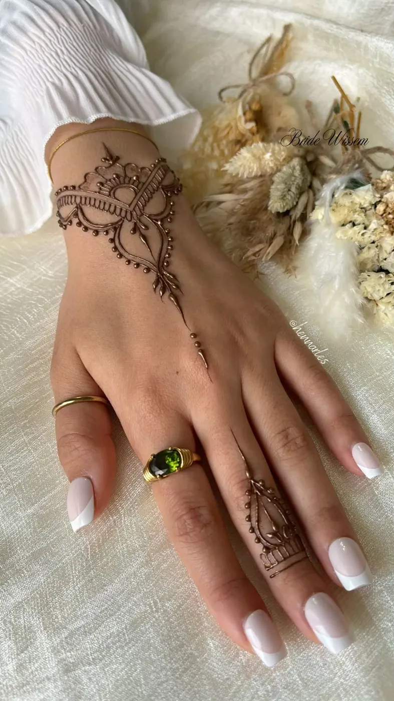 Classic Simple Mehndi Design #112