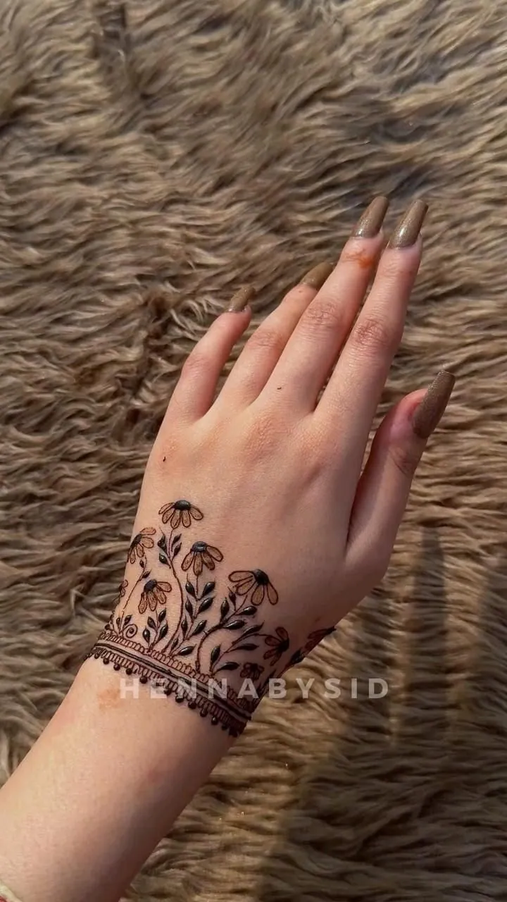 Charming Simple Mehndi Design #119