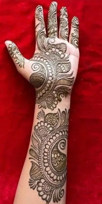 Trendy Simple Mehndi Design #126