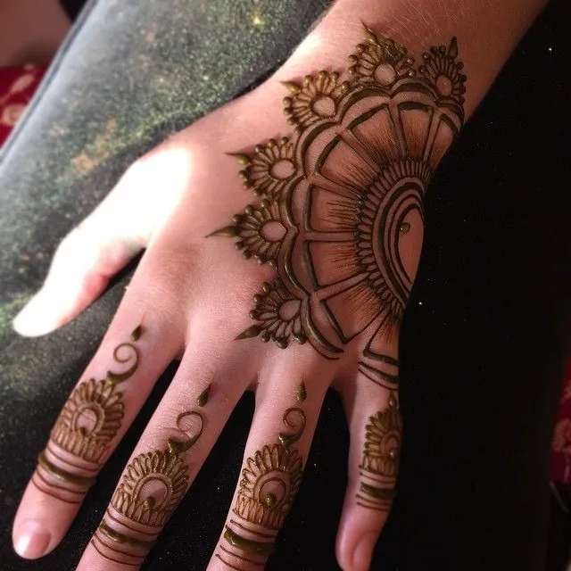 Beautiful Simple Mehndi Design #144