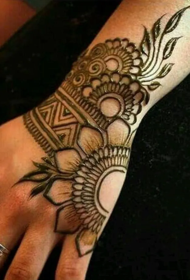 Latest Simple Mehndi Design #145