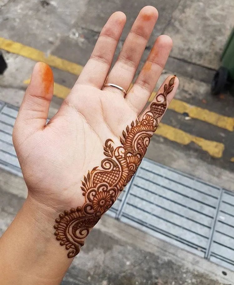 Trendy Simple Mehndi Design #146