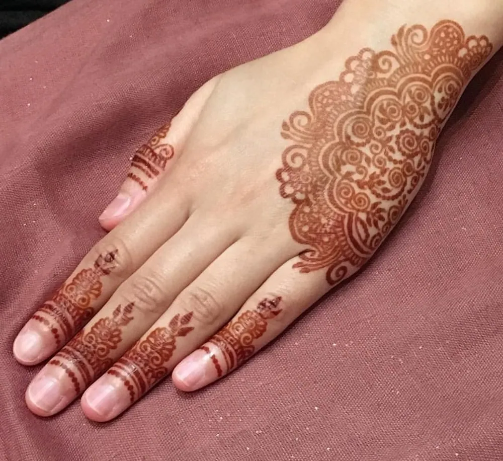 Graceful Simple Mehndi Design #147