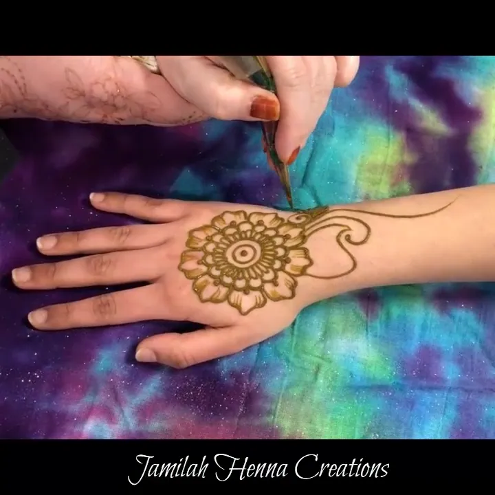 Charming Simple Mehndi Design #169