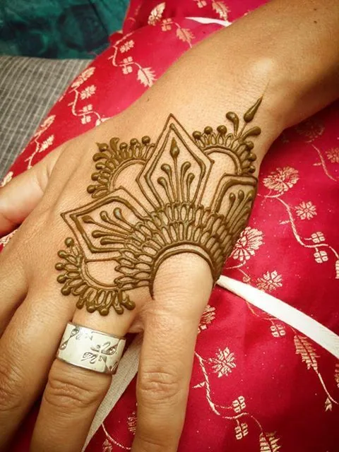 Beautiful Simple Mehndi Design #174