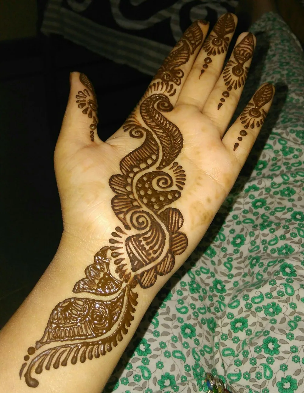 Latest Simple Mehndi Design #175