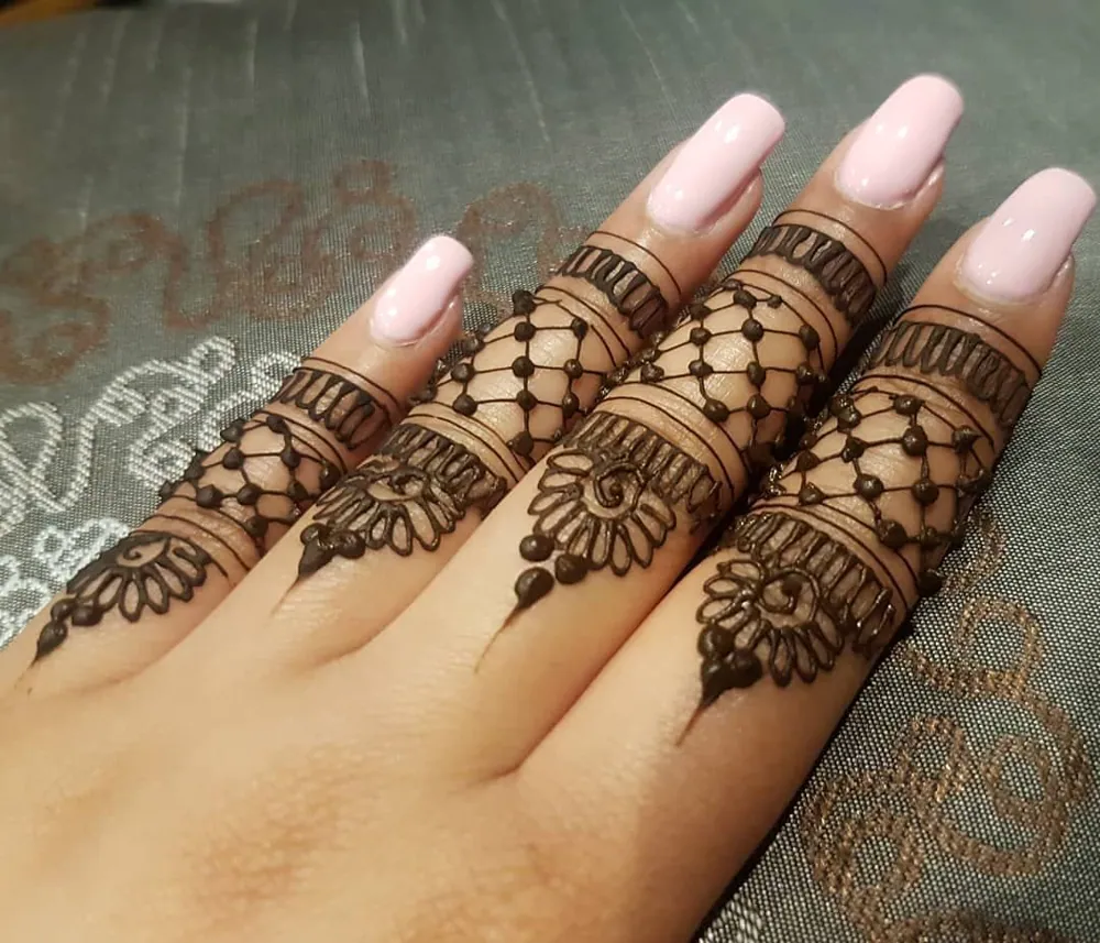 Elegant Simple Mehndi Design #180