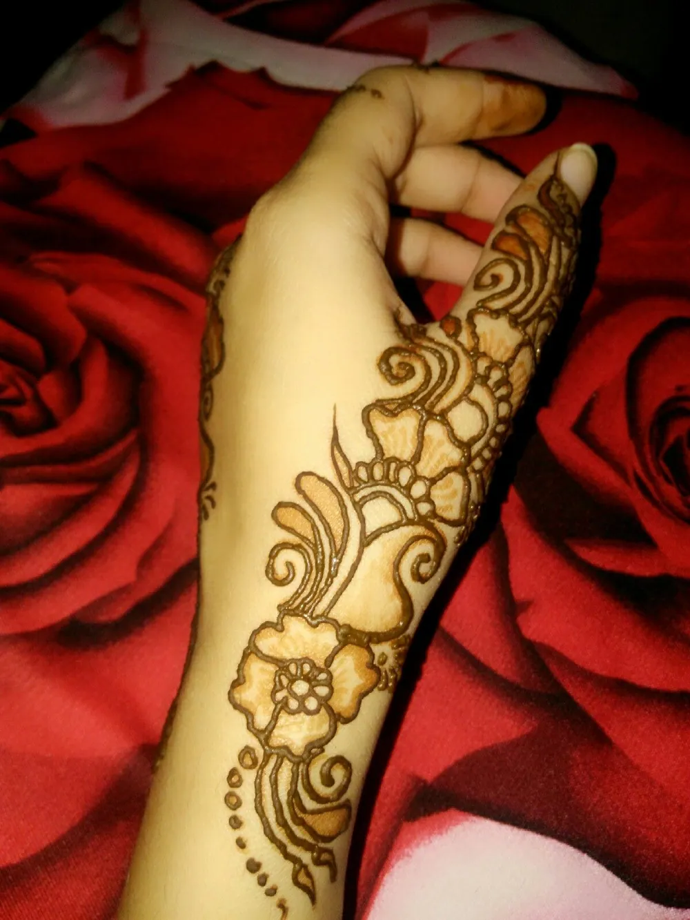 Elegant Simple Mehndi Design #200