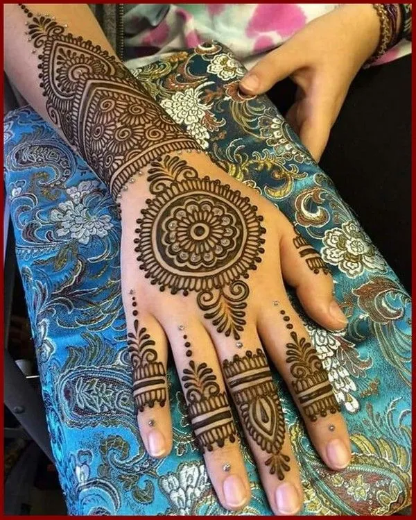 Classic Simple Mehndi Design #272