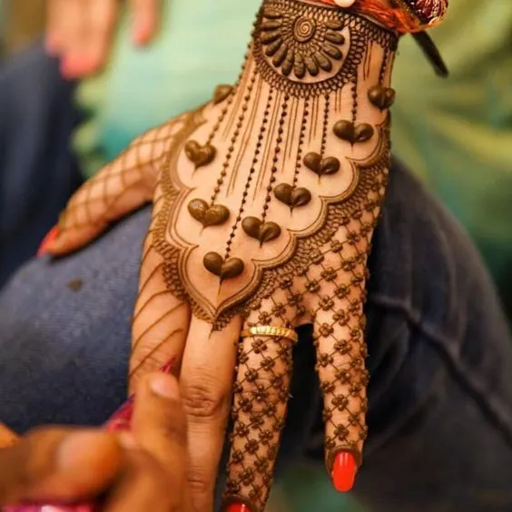 Stylish Simple Mehndi Design #283