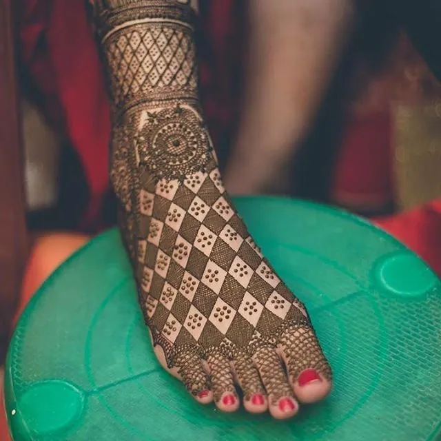 Beautiful Simple Mehndi Design #284