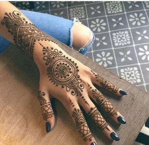 Beautiful Simple Mehndi Design #294