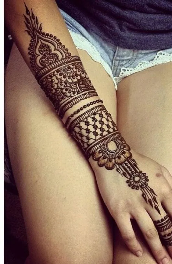 Charming Simple Mehndi Design #299