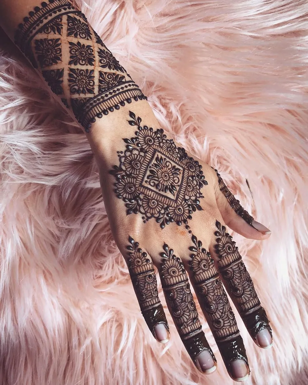 Latest Simple Mehndi Design #315