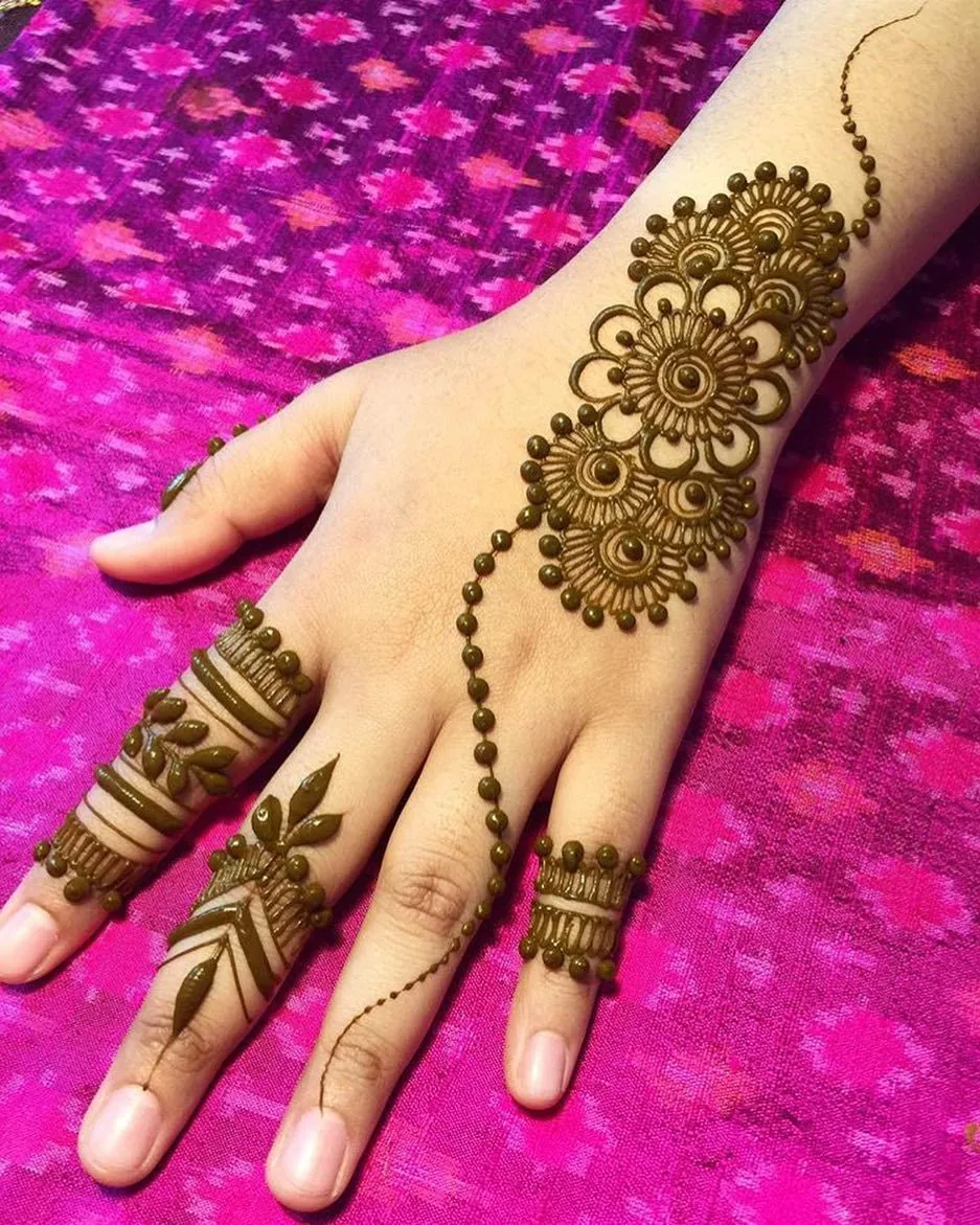 Charming Simple Mehndi Design #319