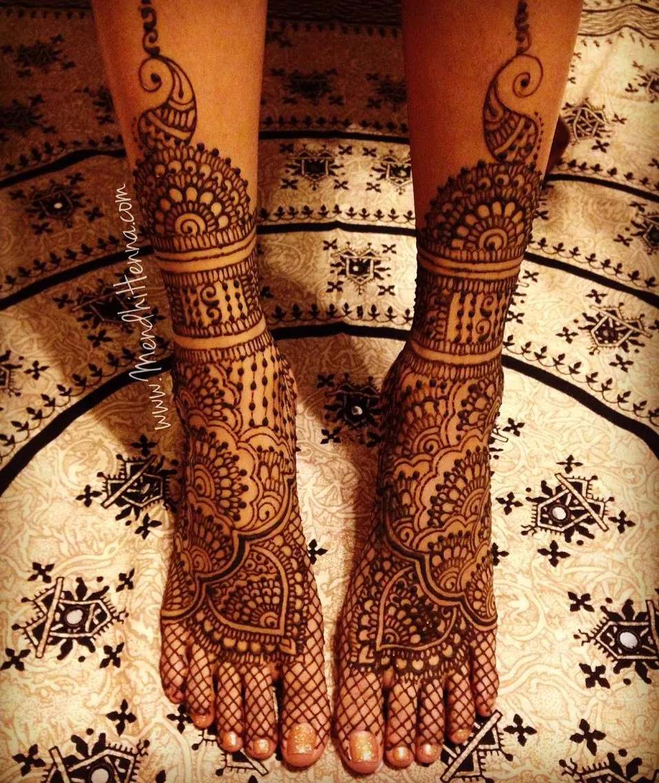 Modern Simple Mehndi Design #331