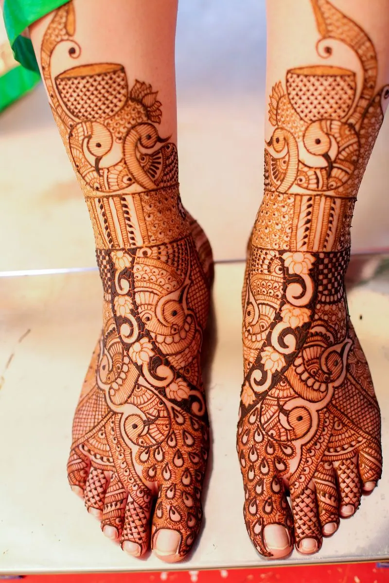 Latest Simple Mehndi Design #335