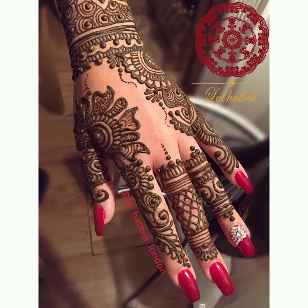 Trendy Simple Mehndi Design #336