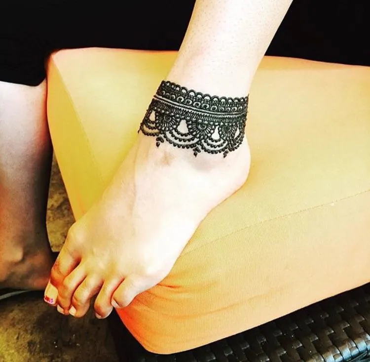Charming Simple Mehndi Design #339