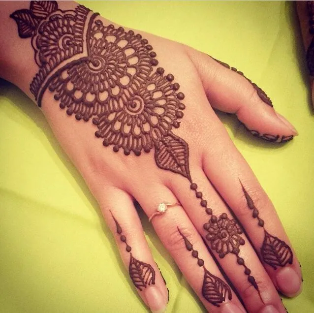 Beautiful Simple Mehndi Design #364
