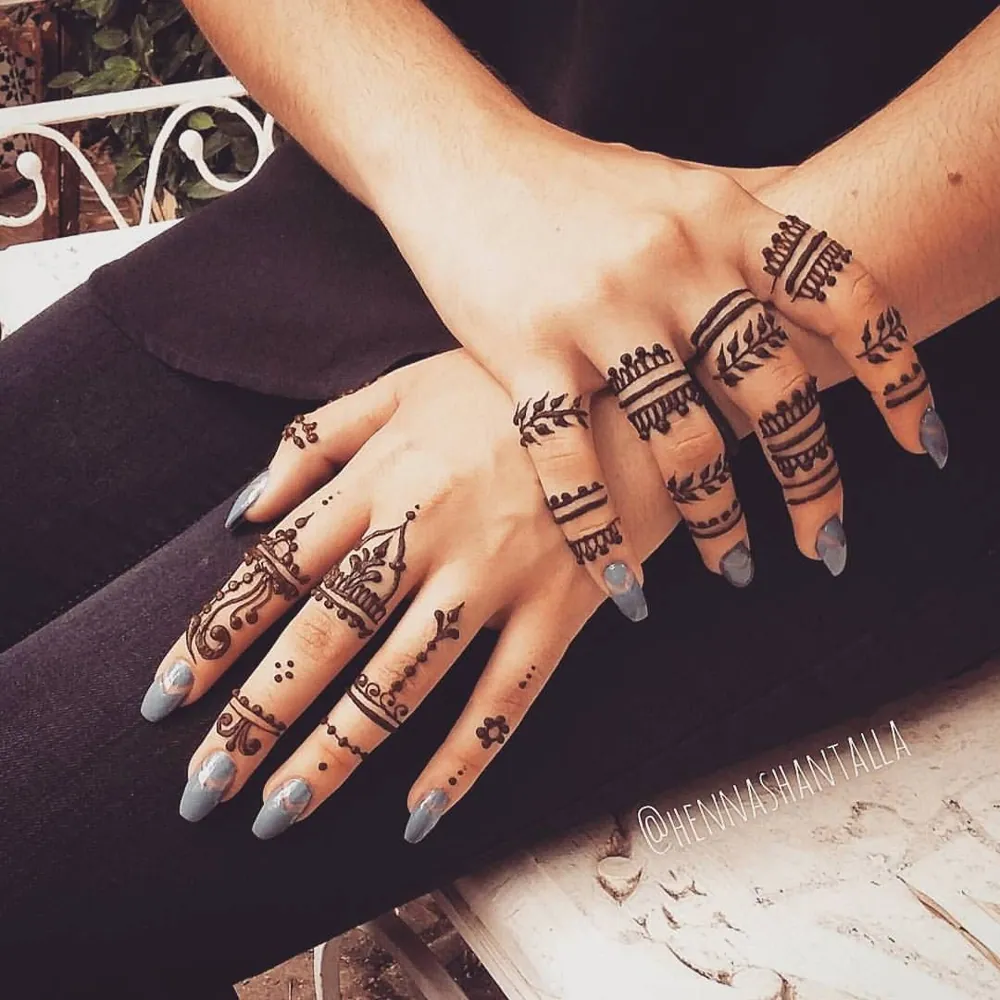 Elegant Simple Mehndi Design #370