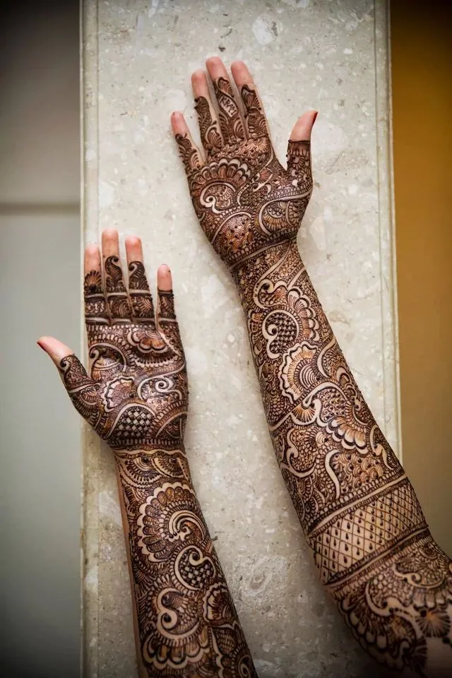 Modern Simple Mehndi Design #371