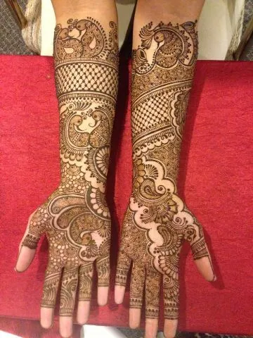 Stylish Simple Mehndi Design #373