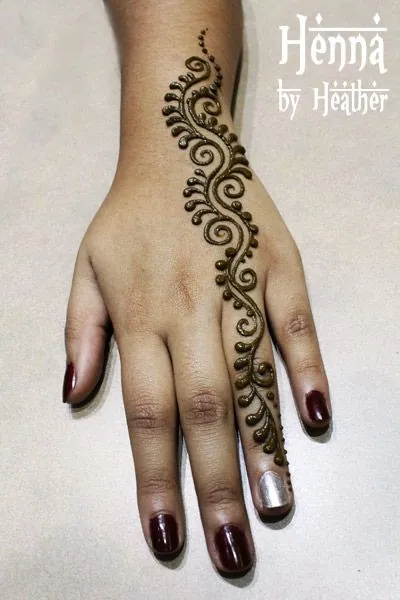 Latest Simple Mehndi Design #385