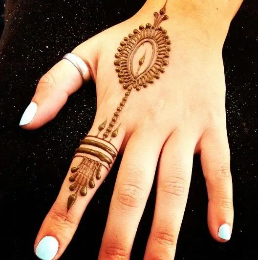Trendy Simple Mehndi Design #386
