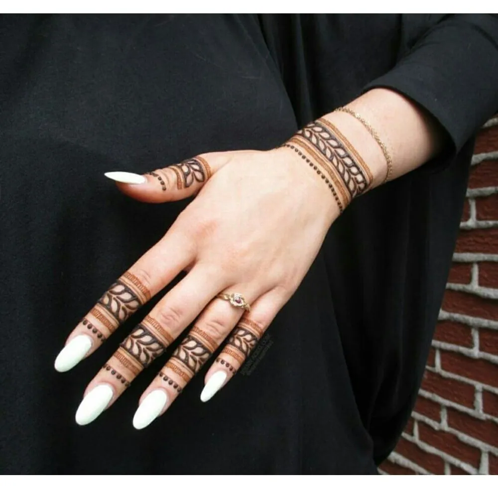 Elegant Simple Mehndi Design #390